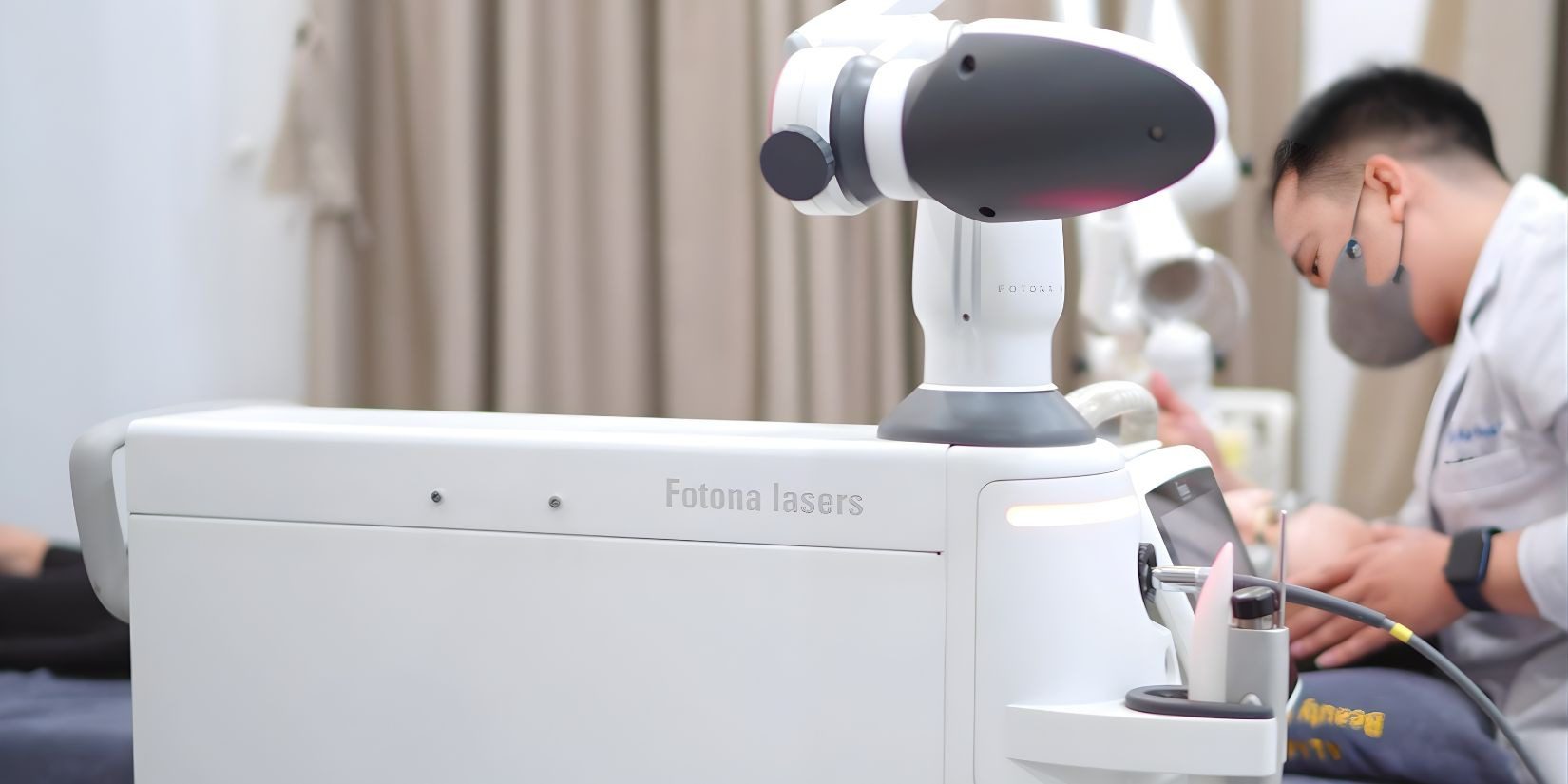 Đầu máy Laser Fotona 4D StarWalker nhập khẩu Châu Âu tại phòng khám Alma